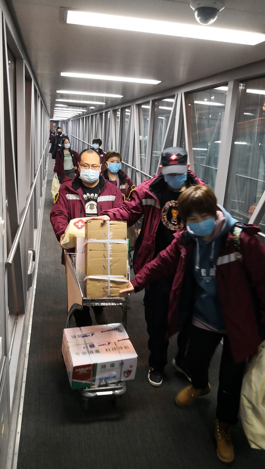 27郭俊峰 28日凌晨抵达武汉机场_3.jpg