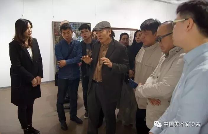 专家组成员朝戈指导创作.jpg 专家组成员朝戈指导创作.jpg