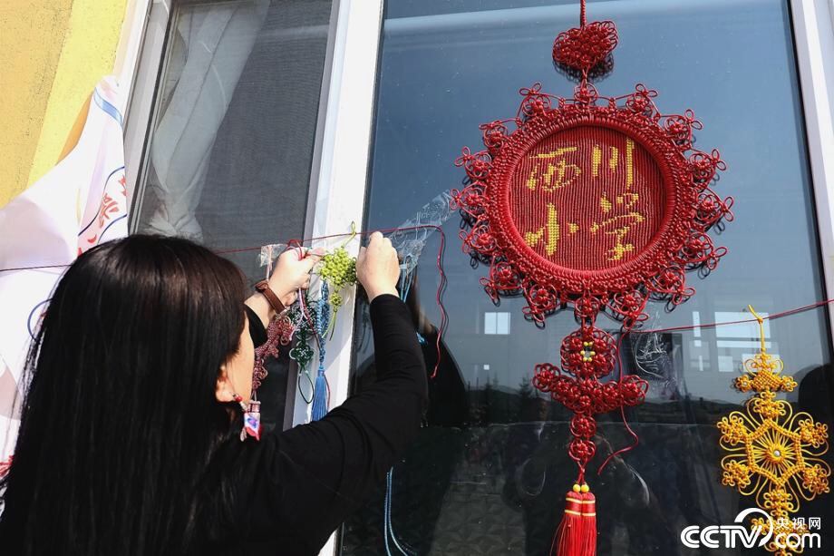 民间艺人为西川小学专门创作的作品.JPG 民间艺人为西川小学专门创作的作品.JPG