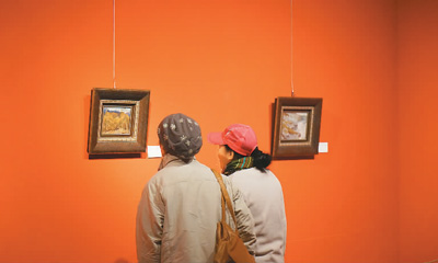 观众参观展览——柯仲甲摄.jpg 观众参观展览——柯仲甲摄.jpg