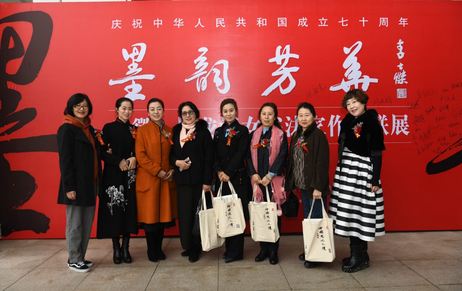 16开幕式现场合影.jpg 16开幕式现场合影.jpg