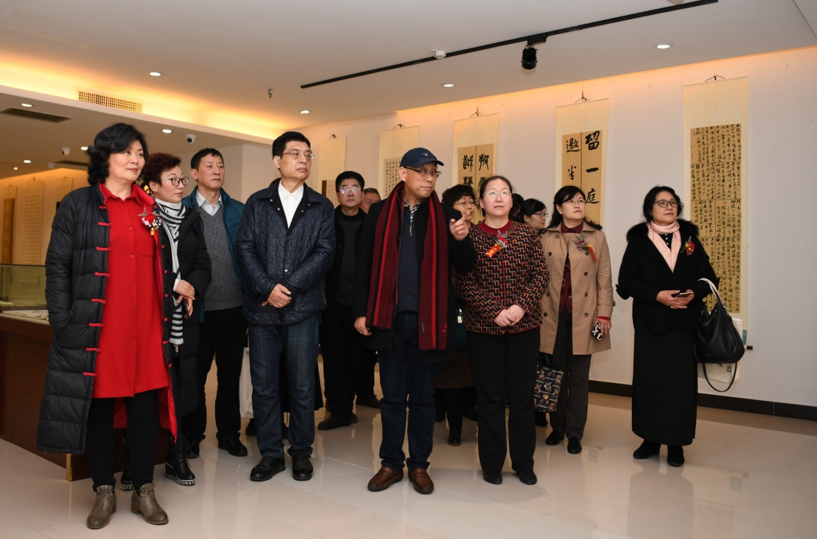 24嘉宾观看展览作品.jpg 24嘉宾观看展览作品.jpg