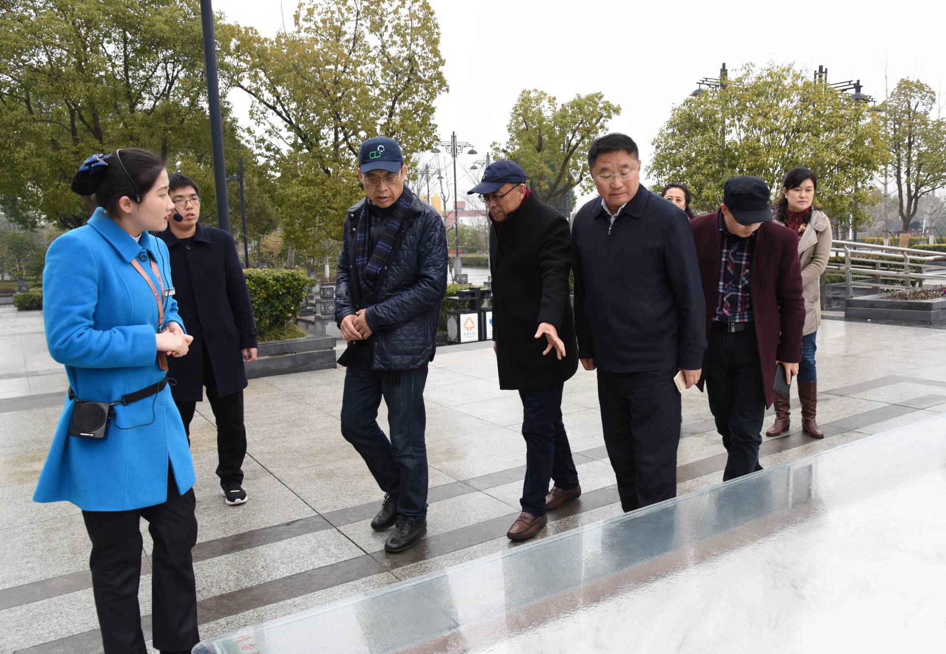 31参观安徽名人馆.jpg 31参观安徽名人馆.jpg