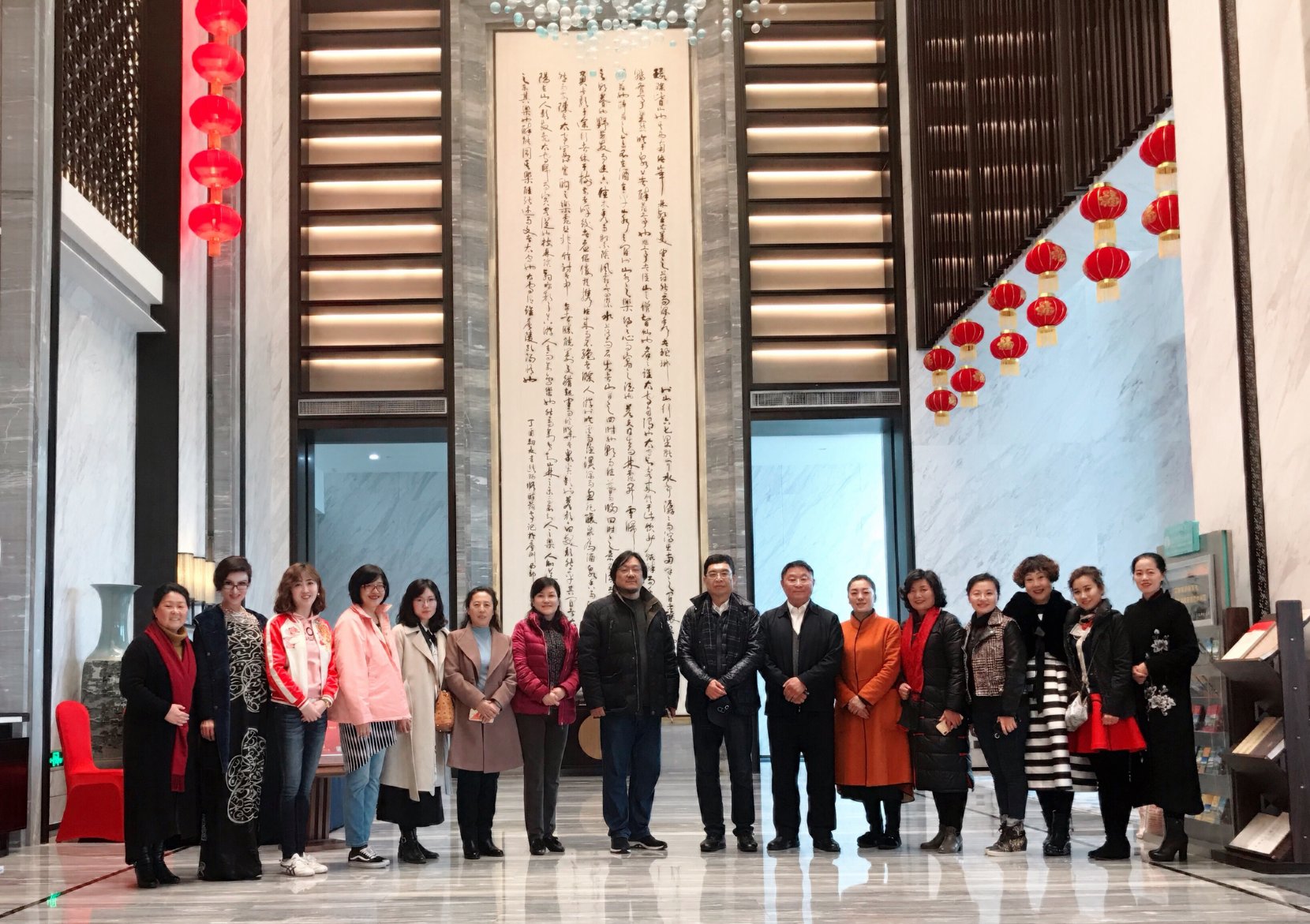 30在中国书法大厦合影.jpg 30在中国书法大厦合影.jpg