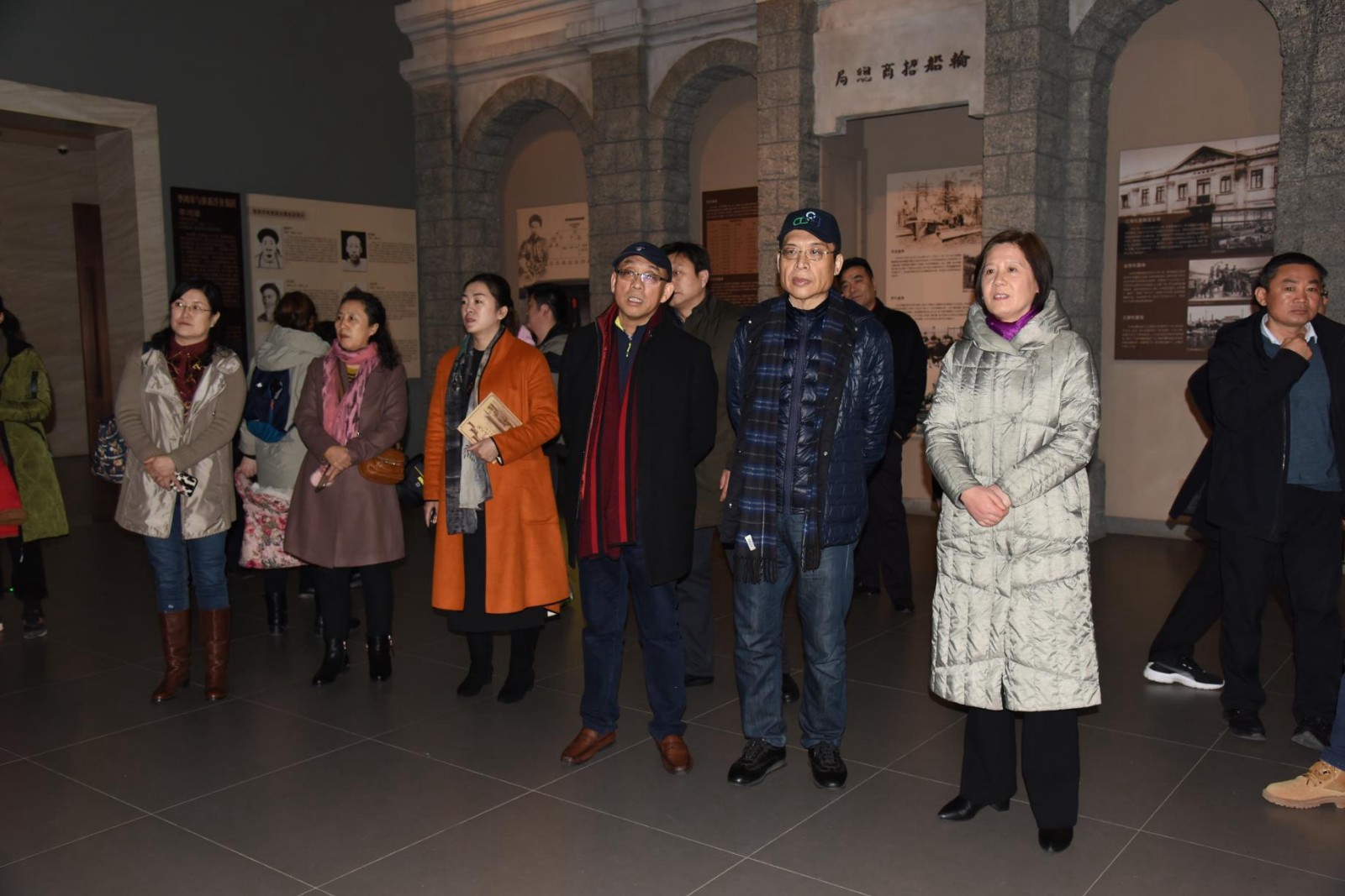 32参观安徽名人馆.jpg 32参观安徽名人馆.jpg