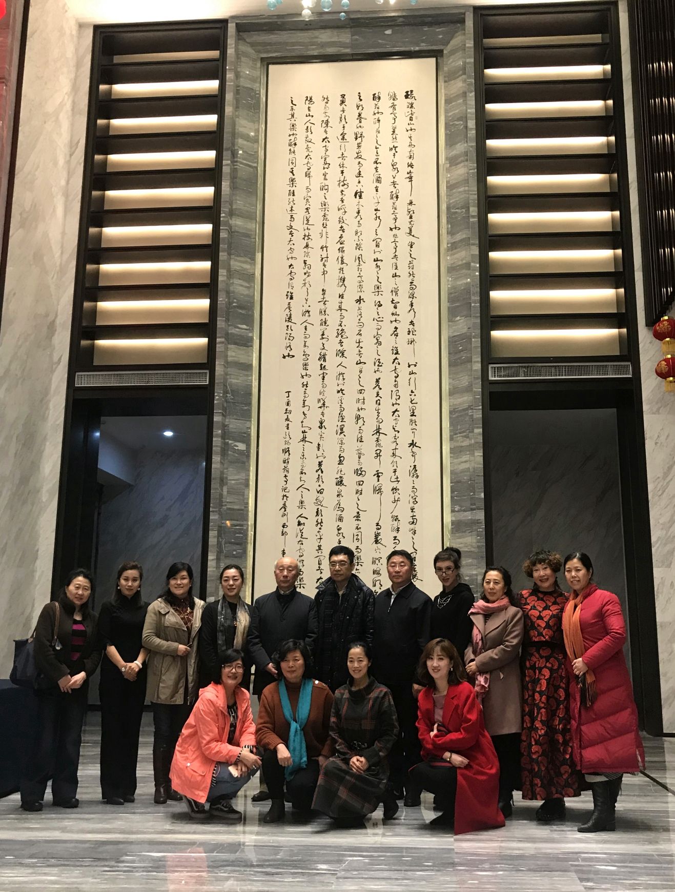 29在中国书法大厦合影.jpg 29在中国书法大厦合影.jpg