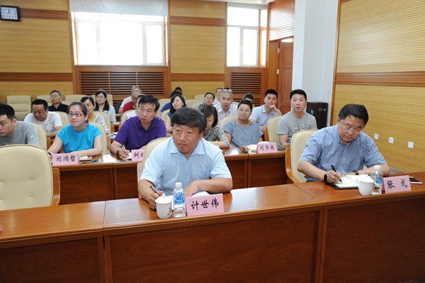 3 省文联党组成员、副主席计世伟、张戈参加讲座.jpg