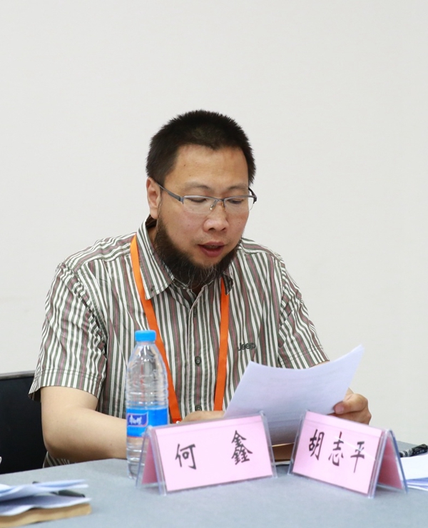 8何鑫宣读文件.jpg 8何鑫宣读文件.jpg