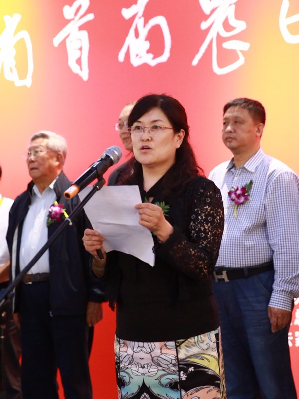 18王晓凤宣读组织奖获奖名单.jpg 18王晓凤宣读组织奖获奖名单.jpg