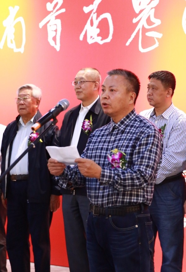 19侯立宏宣读特别奖获奖名单.jpg 19侯立宏宣读特别奖获奖名单.jpg