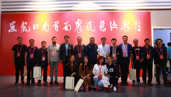 25展览现场合影.jpg 25展览现场合影.jpg