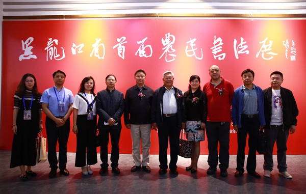 27展览现场合影.jpg 27展览现场合影.jpg