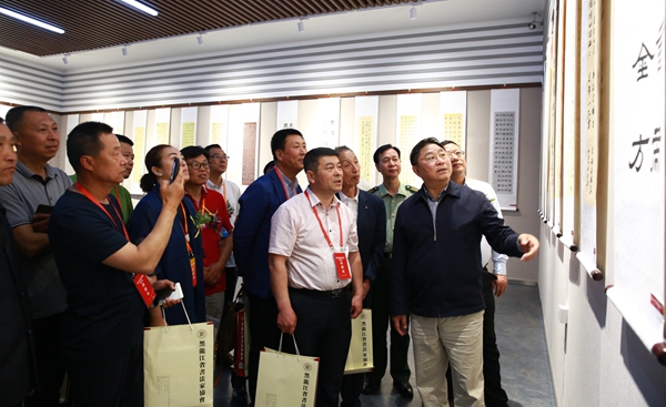 30为农民作者讲评作品.jpg 30为农民作者讲评作品.jpg