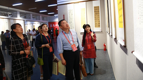 32 展览花絮.jpg 32 展览花絮.jpg