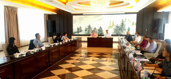 1.鹤岗调研座谈.jpg