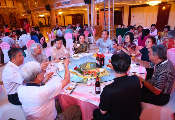 35晚会现场.jpg 35晚会现场.jpg