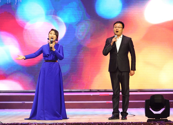 32合唱《难忘今宵》.jpg 32合唱《难忘今宵》.jpg