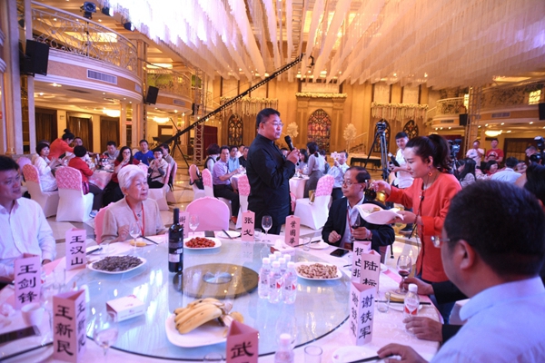 33晚会现场.jpg 33晚会现场.jpg