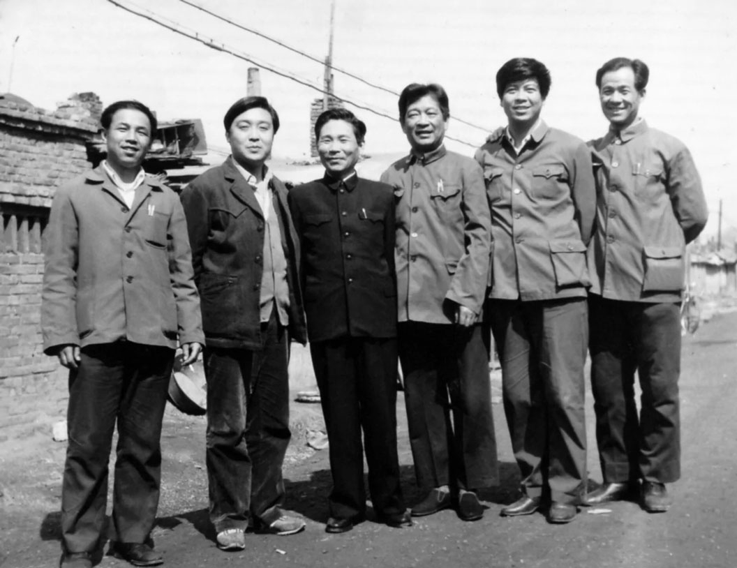 3赵春田照片、张学彦照片（左起：沈文忠、师胜杰、赵春田、王锦文、张学彦、赵传章）.jpg