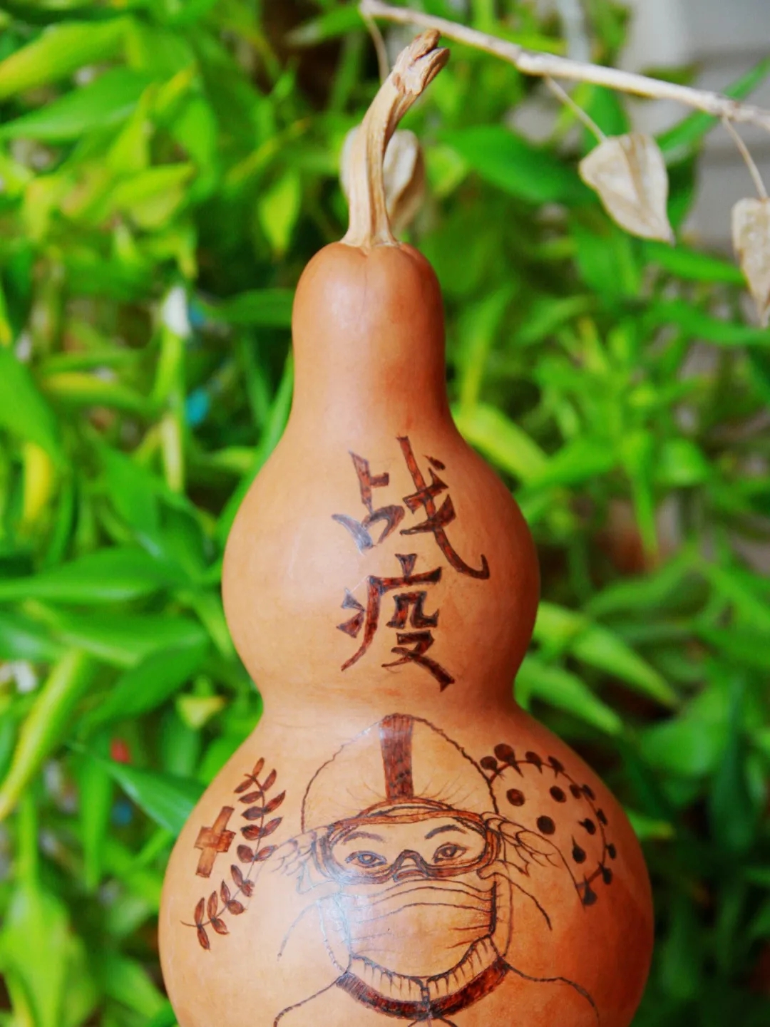 葫芦烙画《战疫》王然.webp.jpg