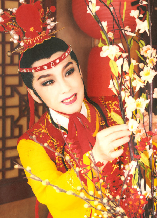 5-1龙江剧《荒唐宝玉》剧照 领衔主演：白淑贤饰 贾宝玉.jpg