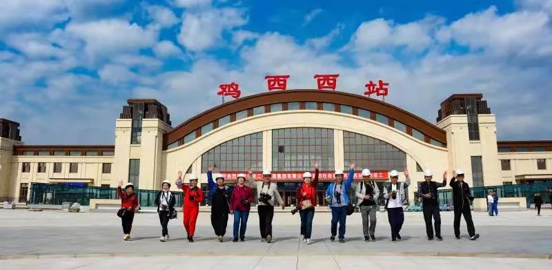 鸡西影协高铁站采风纪实 王福民.webp.jpg