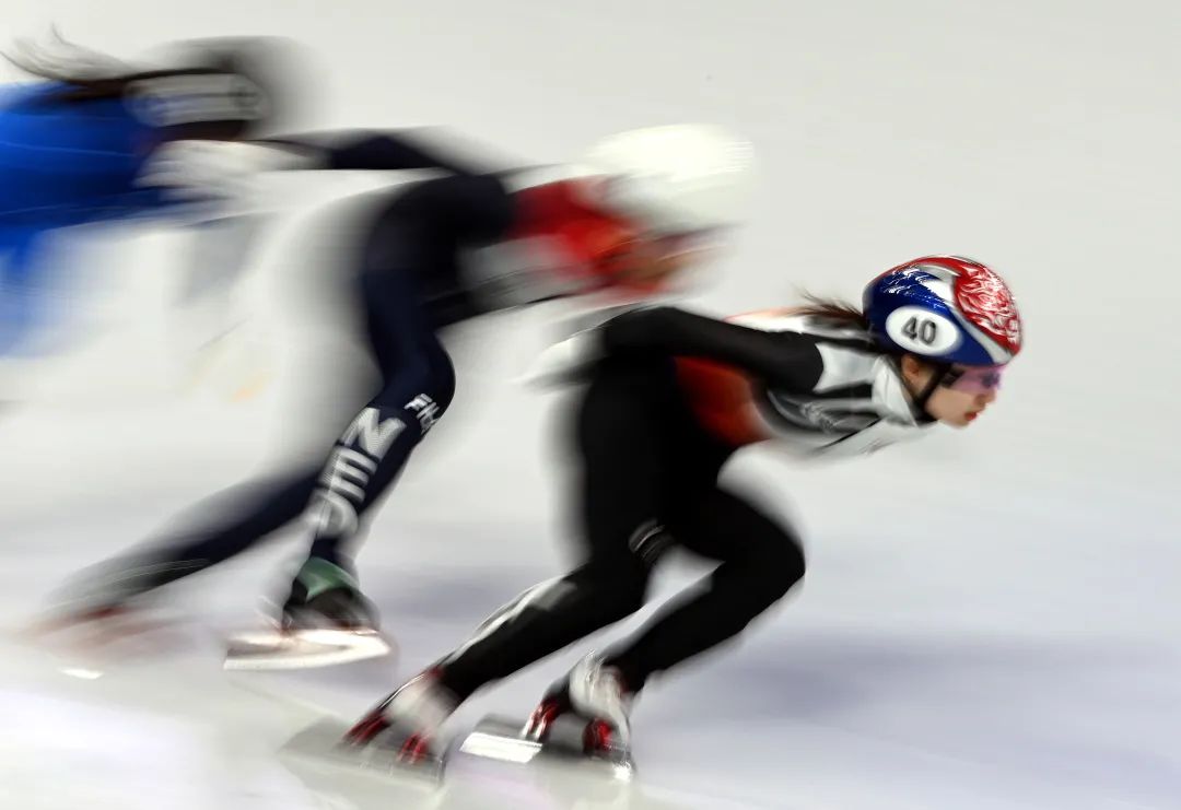 北京冬奥会短道速滑比赛中,冰场魅影1.jpg