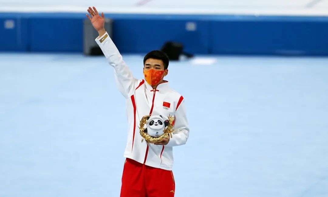 2月12日,在北京冬奥会速度滑冰男子500米的比赛中,我省运动员高亭宇获得冠军 2.jpg