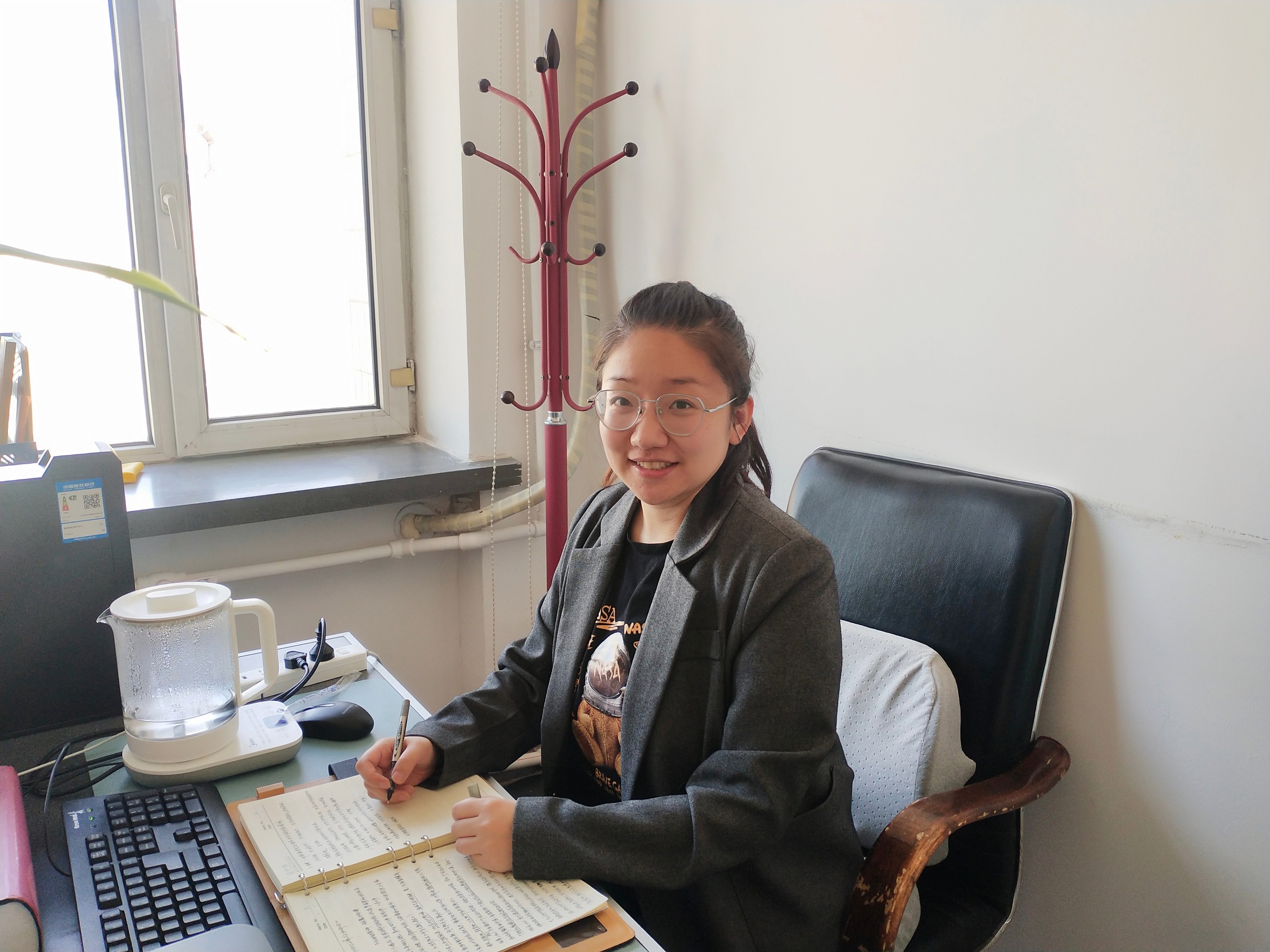 岳佳.jpg 岳佳.jpg