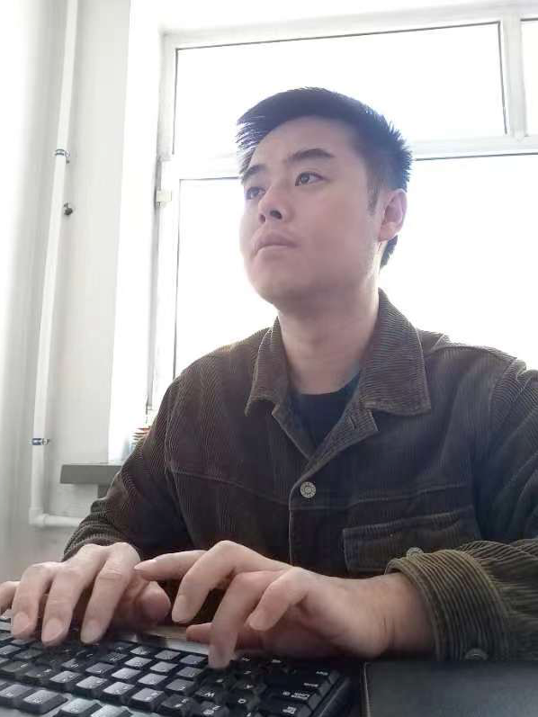 省美术家协会二级主任科员 梁军.png