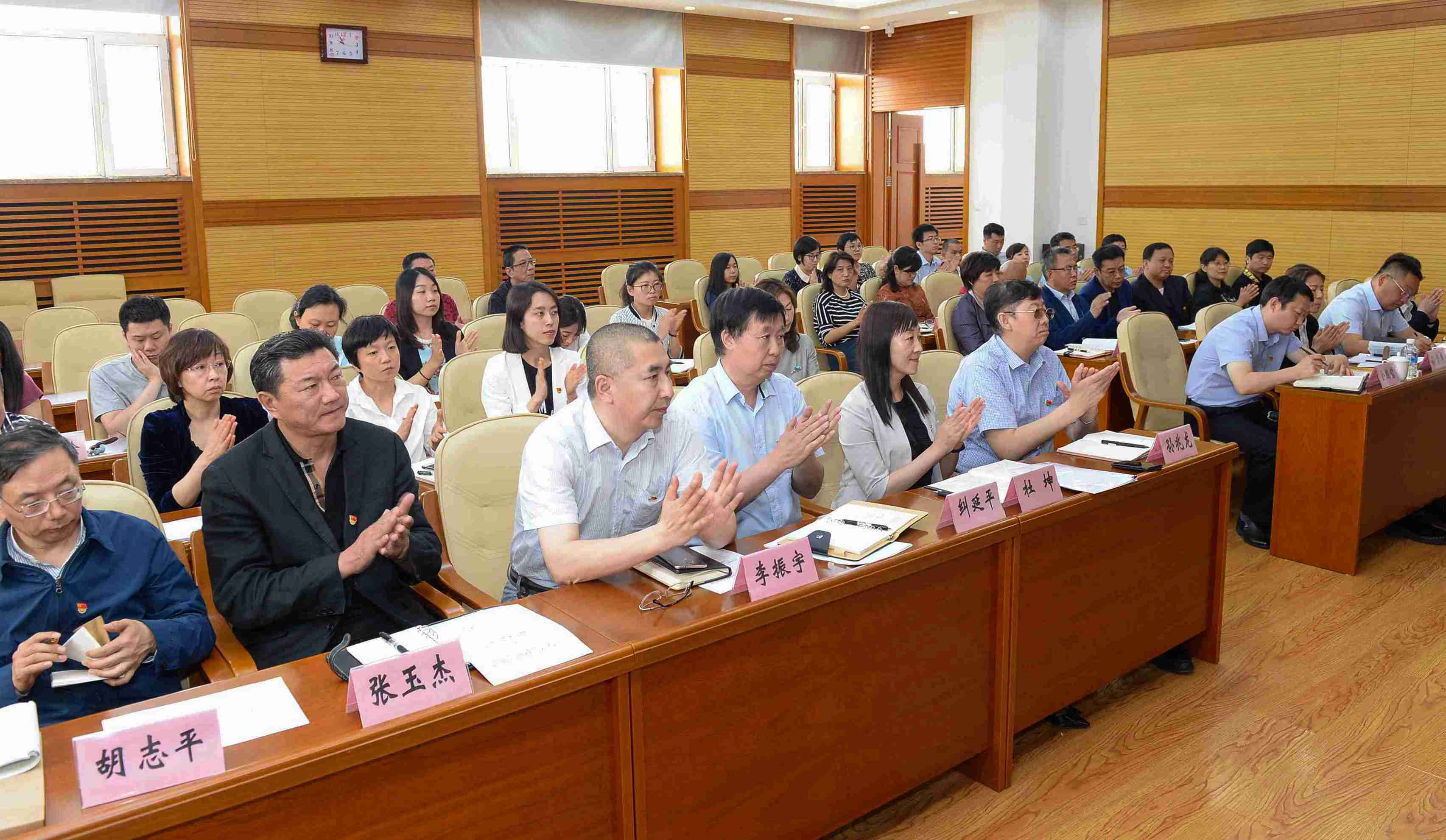 6.会议现场.jpg