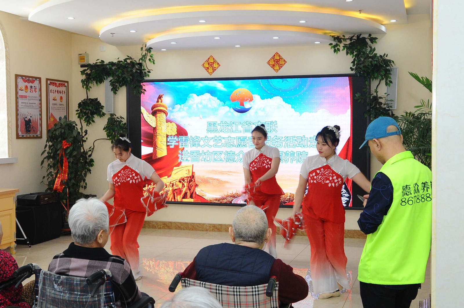 6、舞蹈《小红梅》——任蕙泽、张琳、王肖涵.JPG