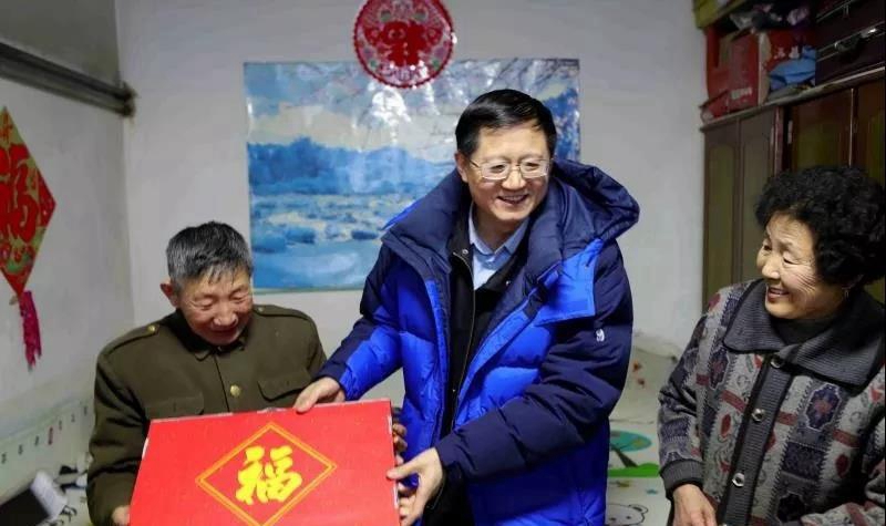 走访慰问贫困户.jpg