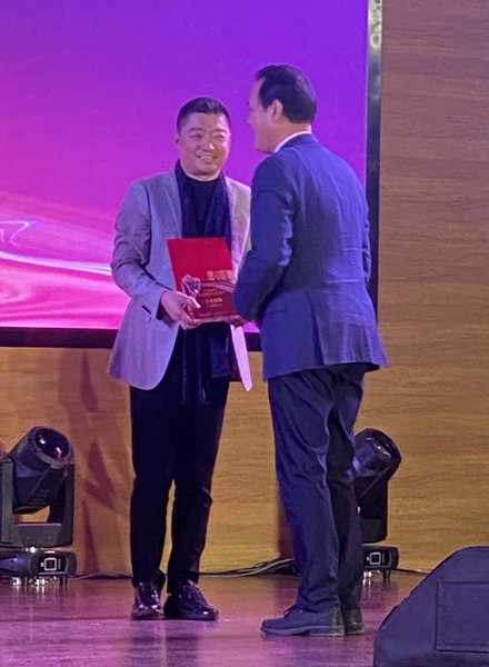 著名歌唱家郑绪岚演唱《太阳岛上》.jpg