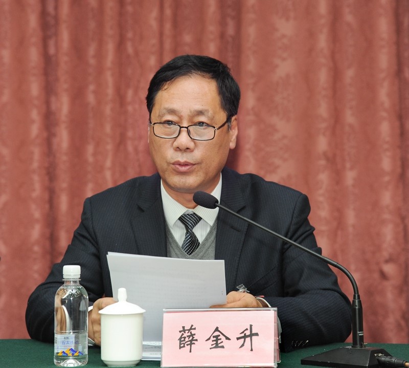 4.新一届主席团主席薛金升致闭幕词.JPG