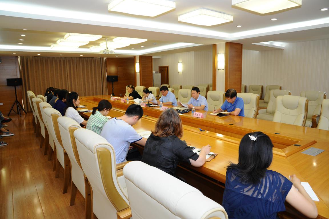 专题党课现场2.jpg