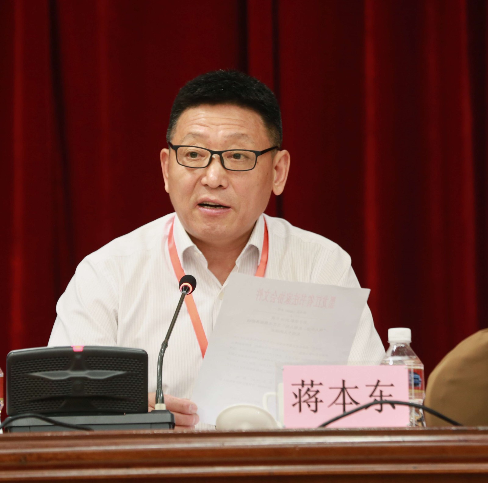 7蒋本东宣读文件.JPG