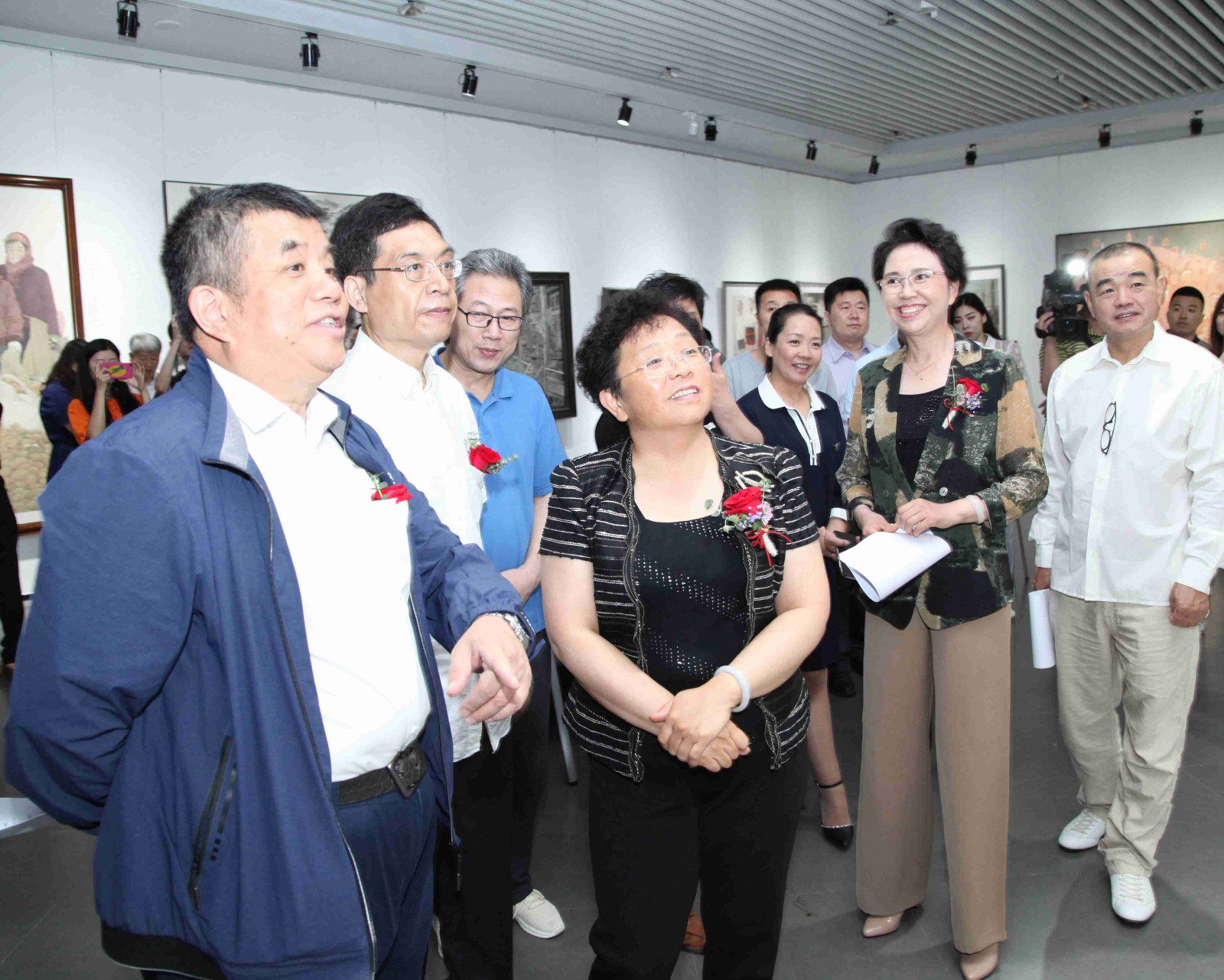 观展.jpg