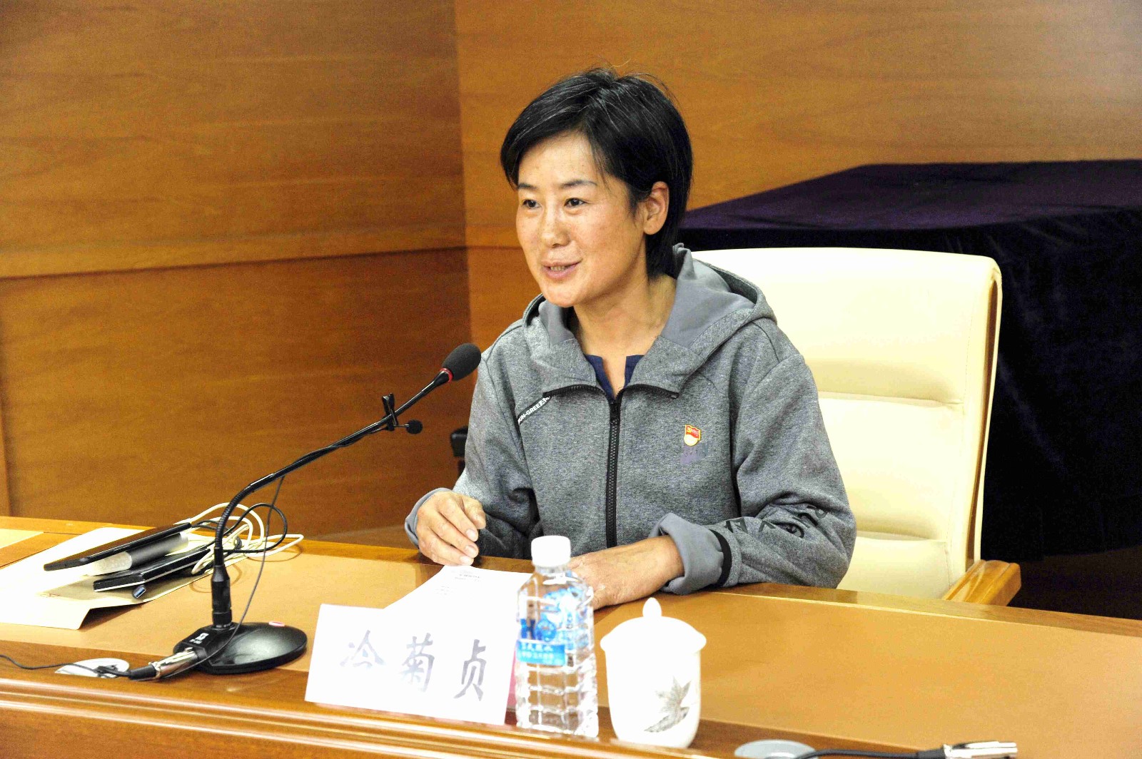 2.冷菊贞做事迹报告.jpg