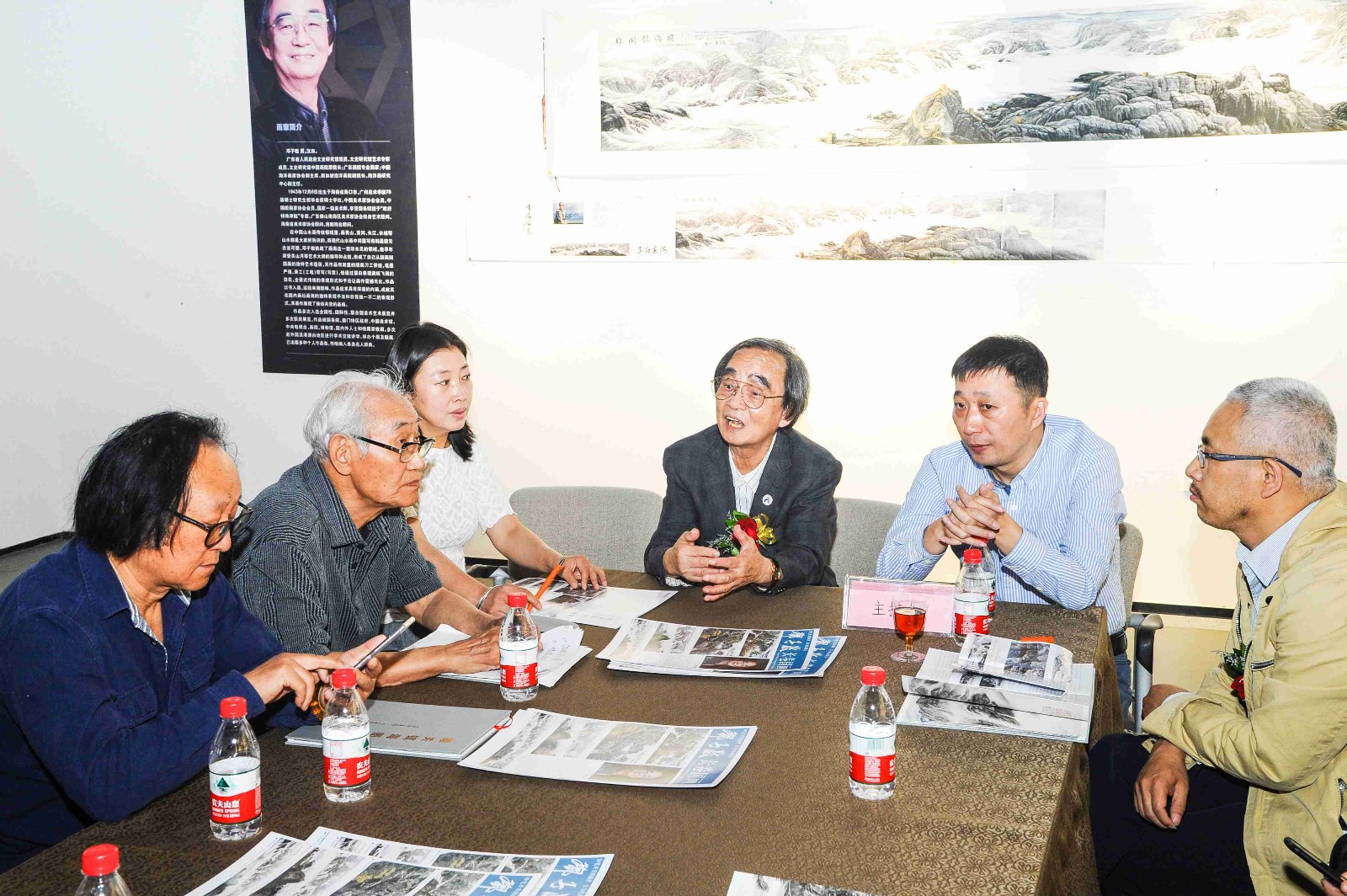 12.邓子敬中国山水画长卷艺术研讨会召开.jpg
