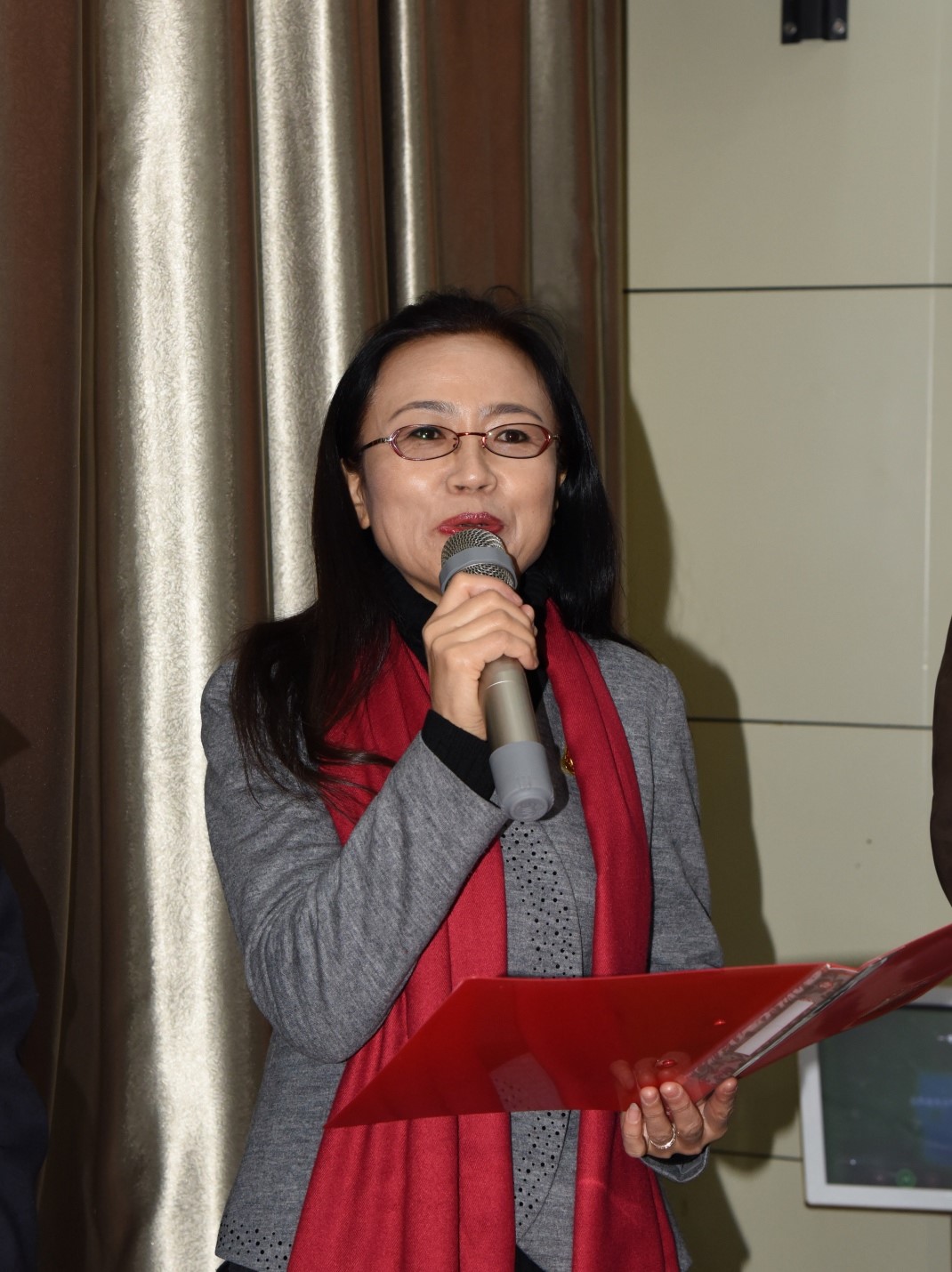 37马元春主持书福笔会.jpg