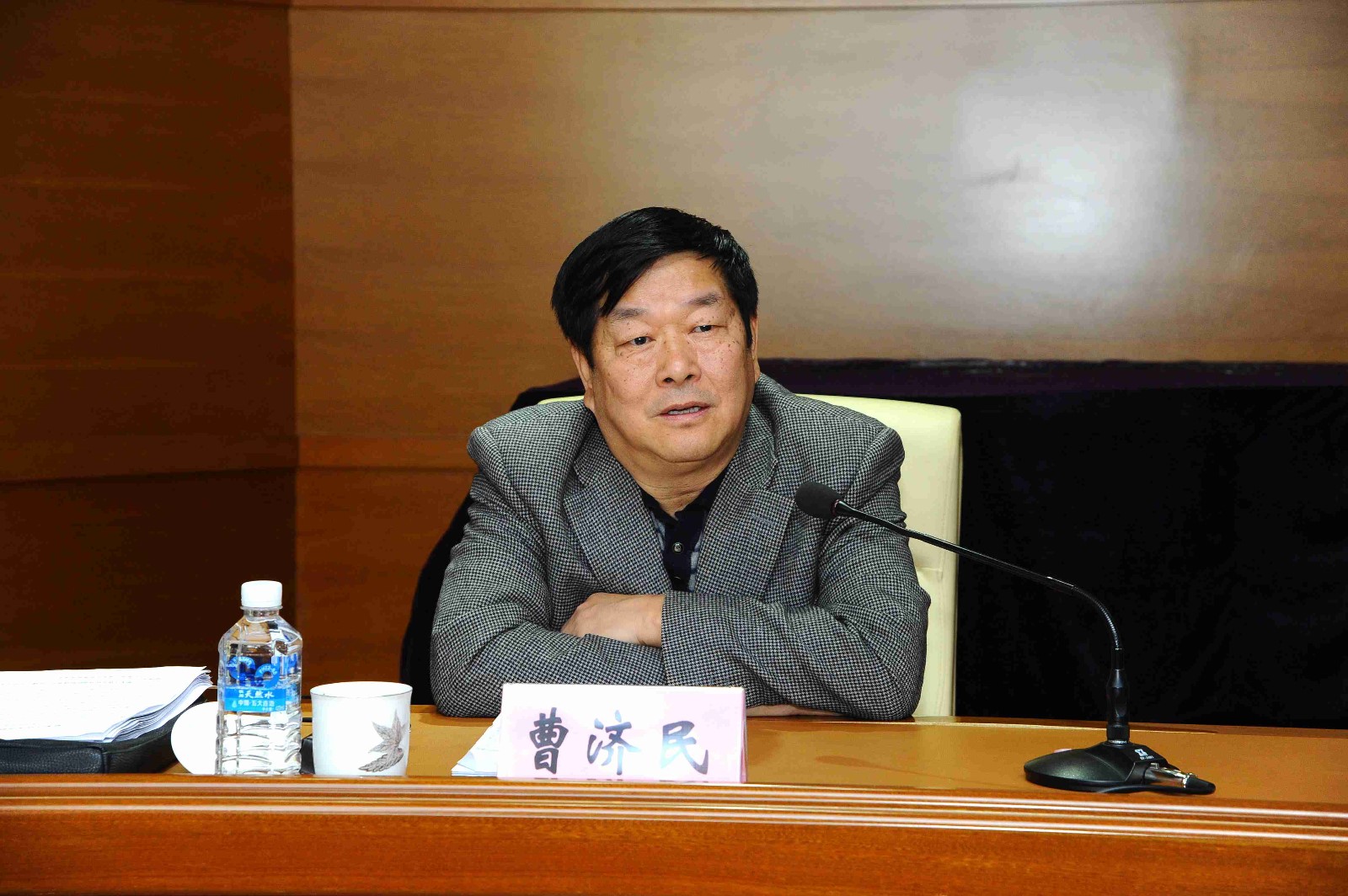 省政府法制办原副主任曹济民做客文联大讲堂.jpg