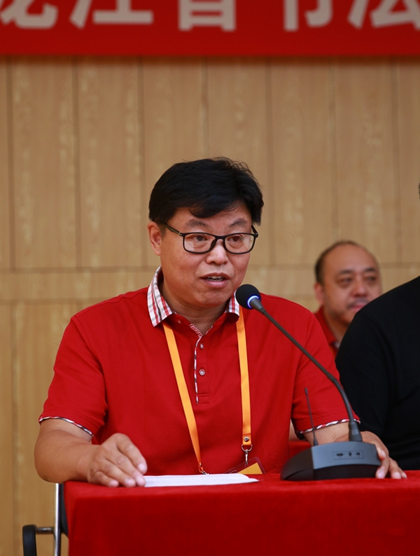12新当选农民书法学会会长钱松君致辞.jpg