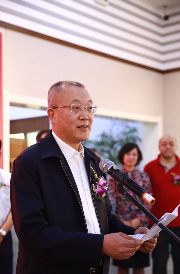 16赵琳在农民书展开幕式上致辞.jpg