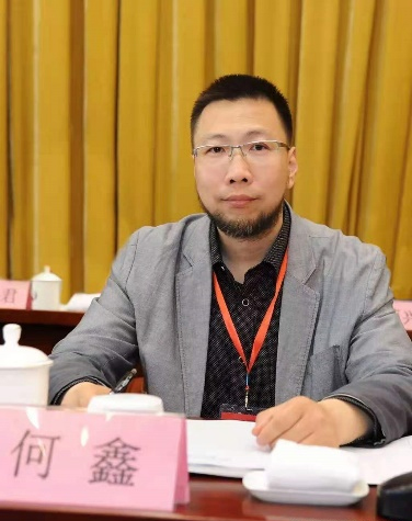 何鑫.jpg