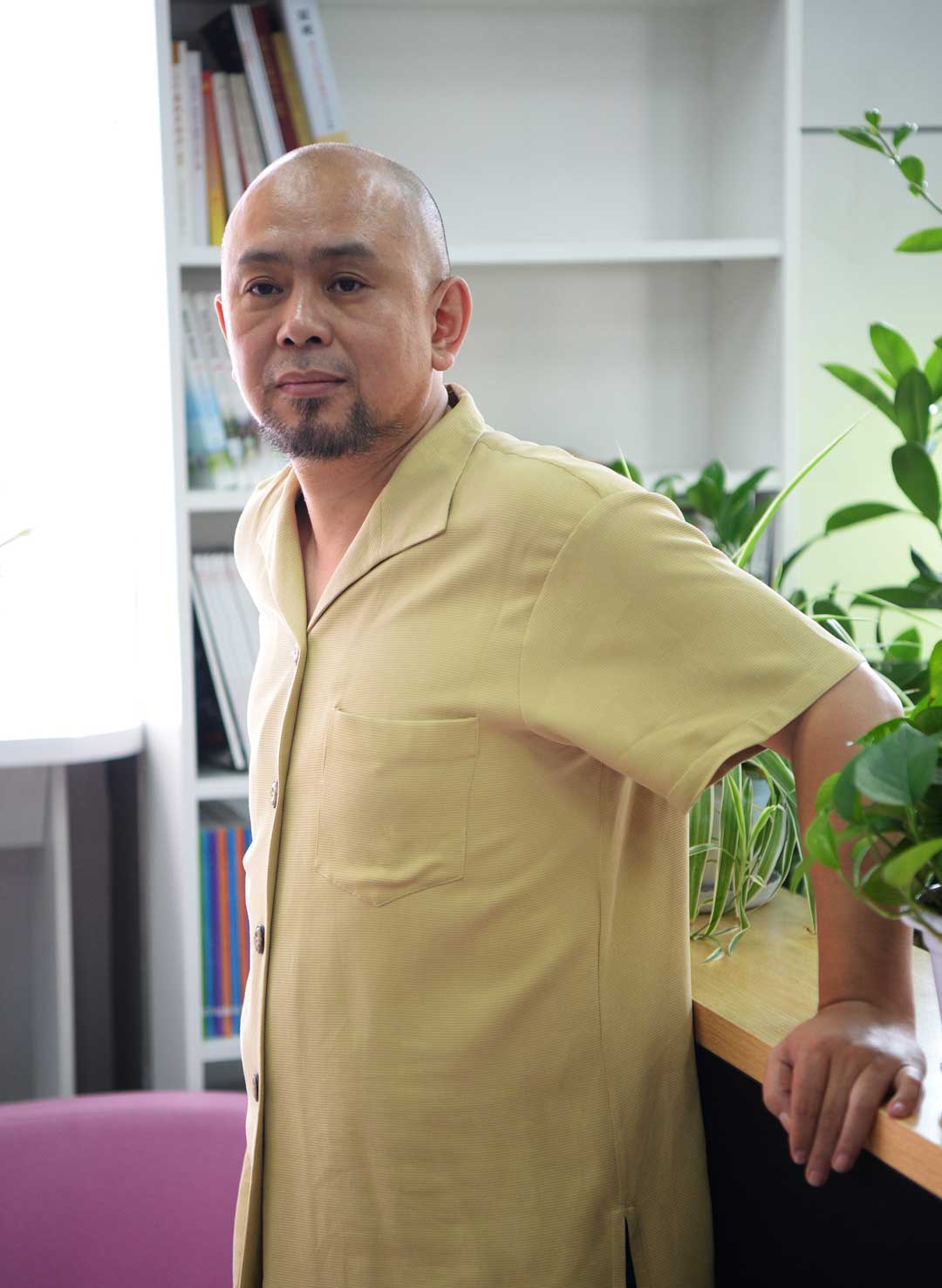 仲伟迅.jpg