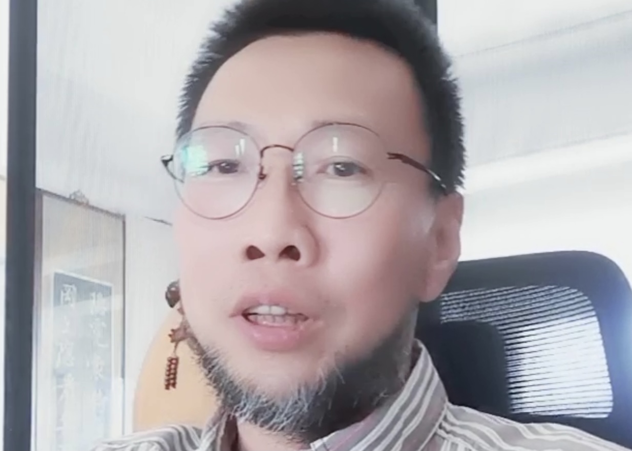 何鑫.jpg