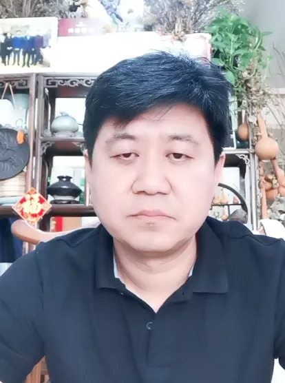 王明｜中国美协会员，黑龙江省美协中国画艺委会主任，哈尔滨师范大学美术学院基础部副主任.webp.jpg