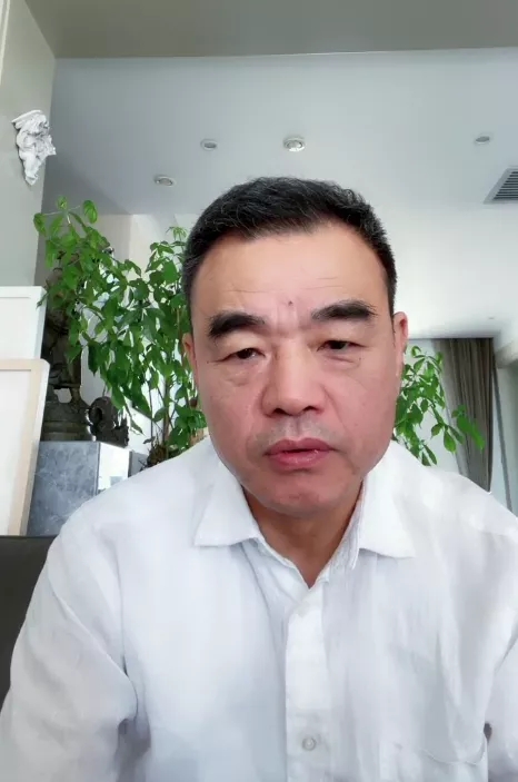 赵云龙｜中国美协理事，中国美协水彩画艺委会副主任，黑龙江省文联副主席，黑龙江省美协主席，哈尔滨师范大学美术学院院长.webp.jpg