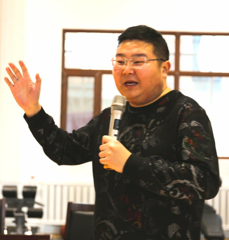 张磊2.png